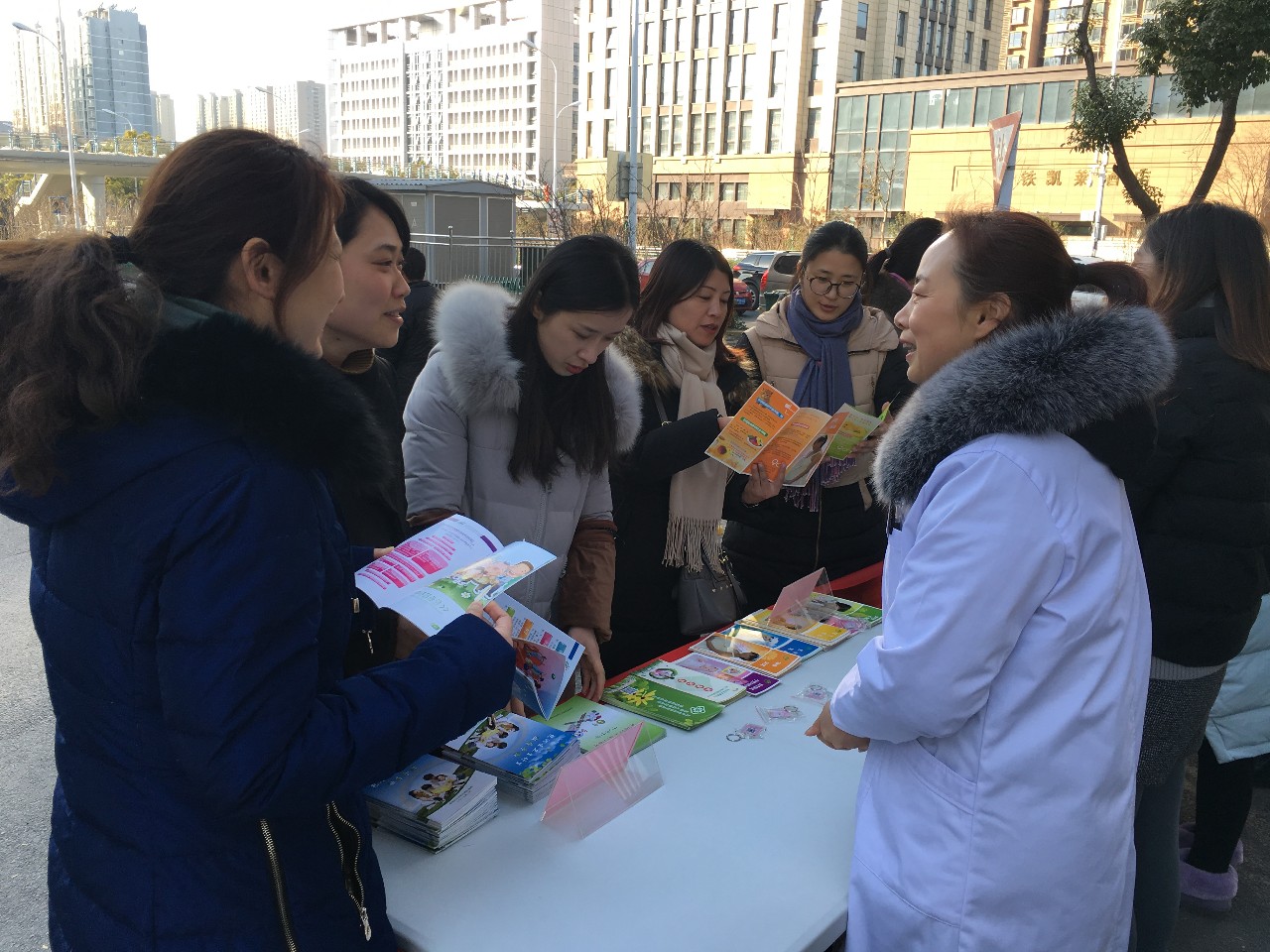 2024新澳正版資料最新更新,全面理解計劃_桌面版13.715