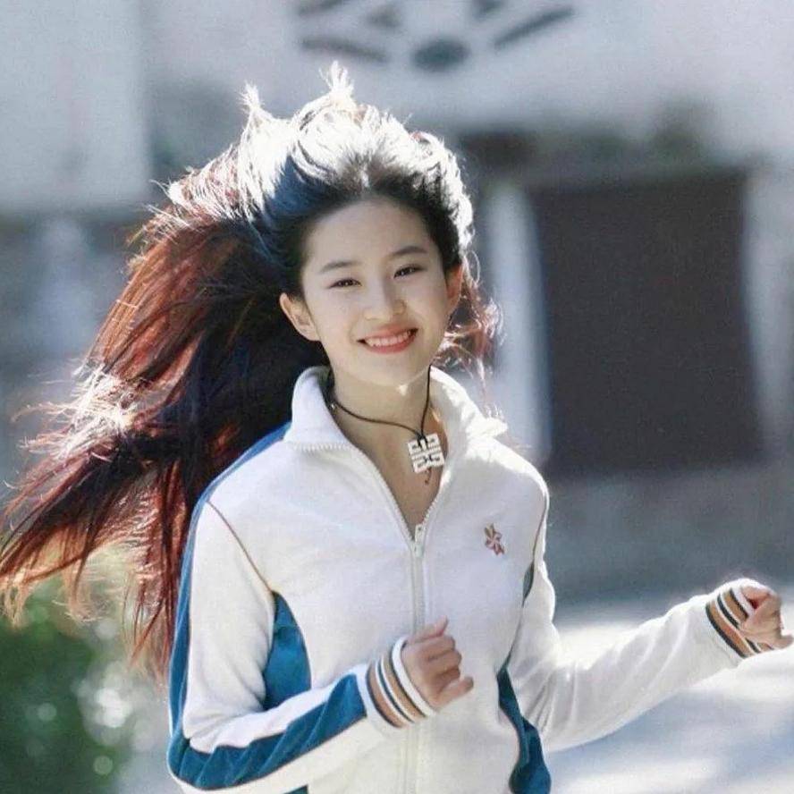 劉亦菲最新動(dòng)態(tài)，璀璨星途，多元發(fā)展之路